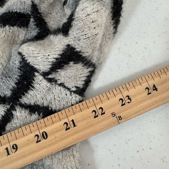 Maurice’s Women’s Colorful Stretch Sweater Size Medium Acrylic Blend - Picture 5 of 8